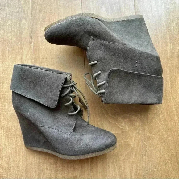 Mossimo Supply Co. Wedge Booties, Green/Taupe Ankle Boots for Women, Size 9 - Picture 6 of 10